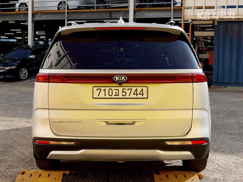 2021 - kia carnival