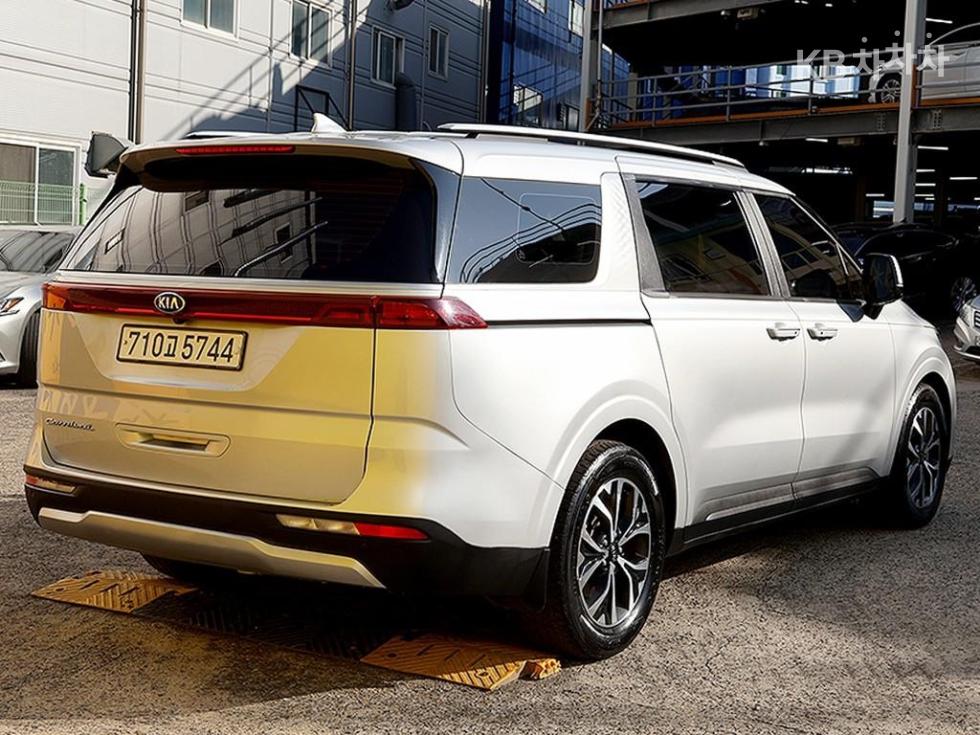 2021 - kia carnival
