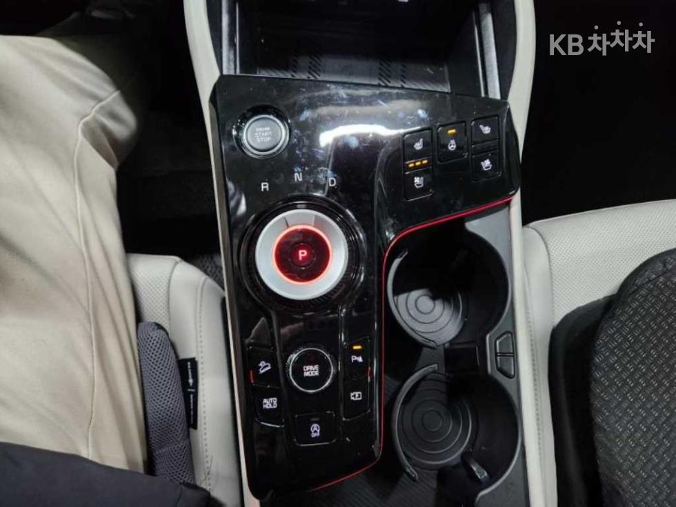2023 - kia sportage