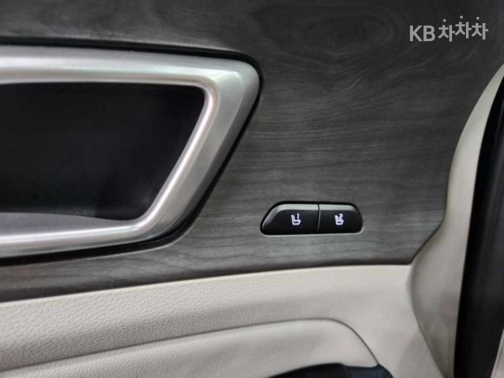 2023 - kia sportage