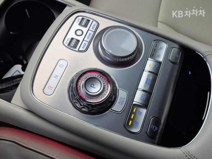 Genesis G90 RS4 3.5T AWD Base Type 9