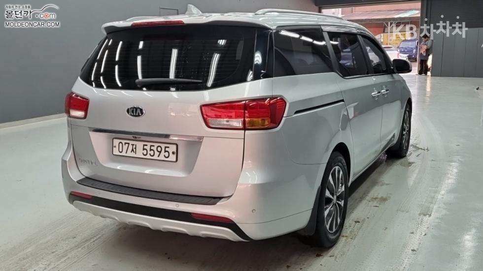 2018 - kia carnival