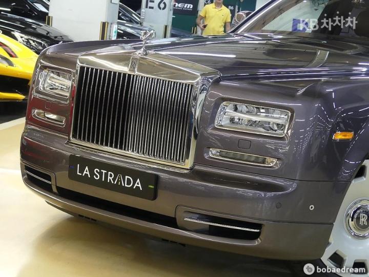 Rolls Royce Phantom 6.7 V12 10