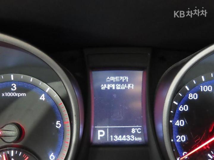 Hyundai Santa Fe DM R2.0 2WD PREMIUM Base Type 7