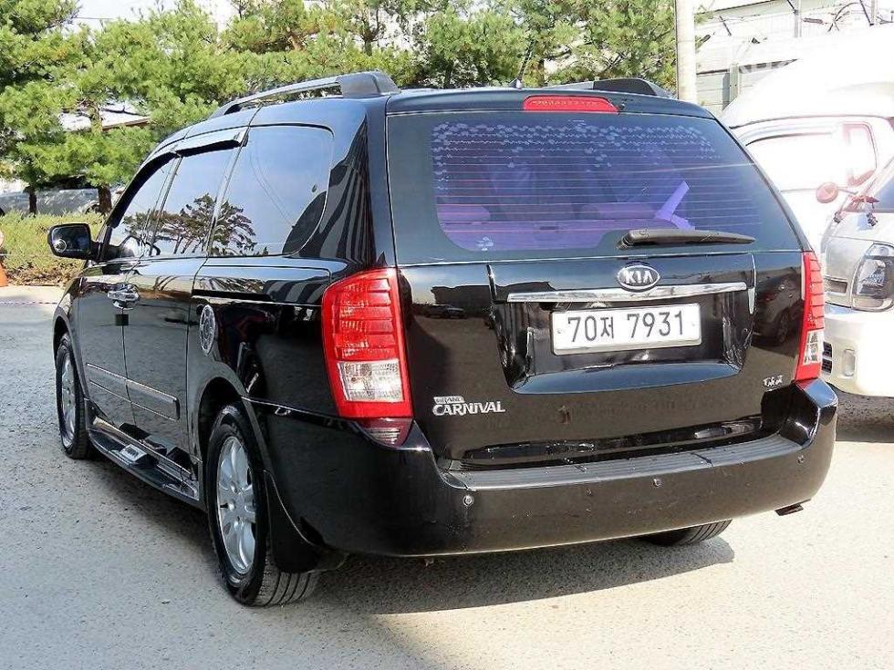 2011 - kia carnival