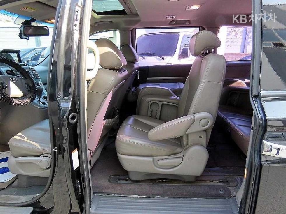 2011 - kia carnival