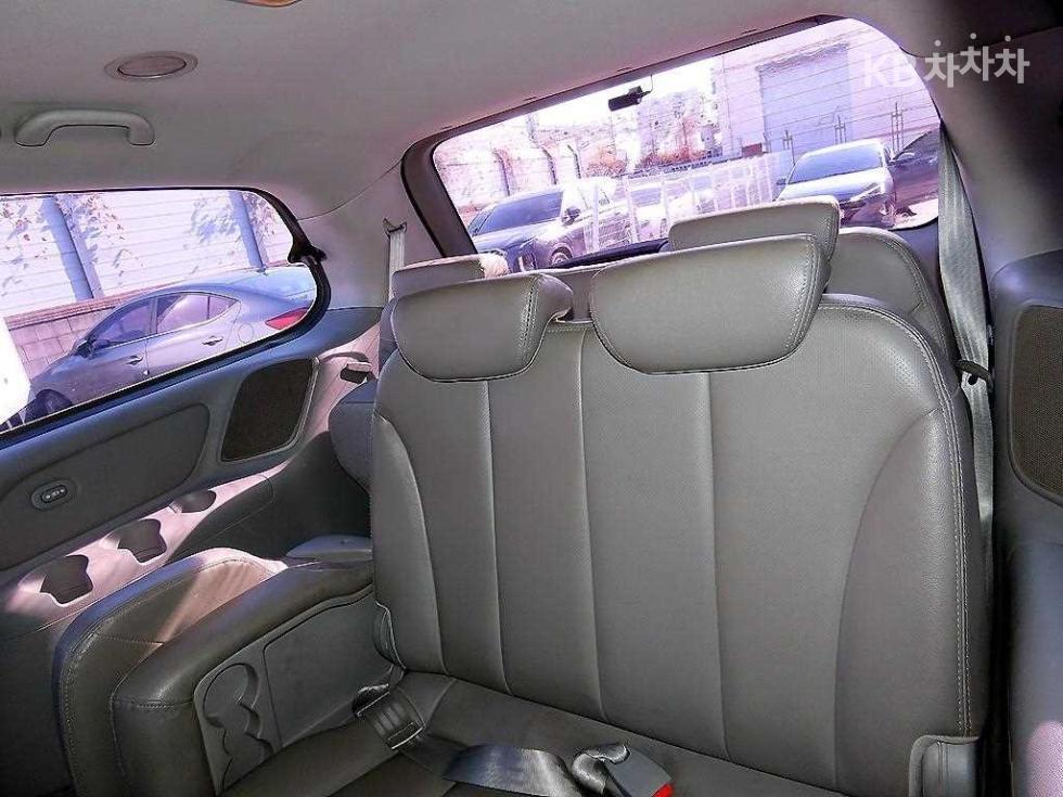2011 - kia carnival