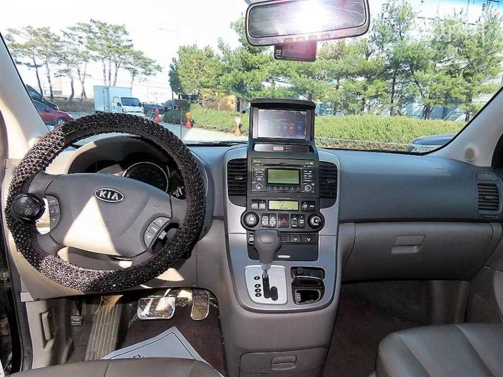 2011 - kia carnival