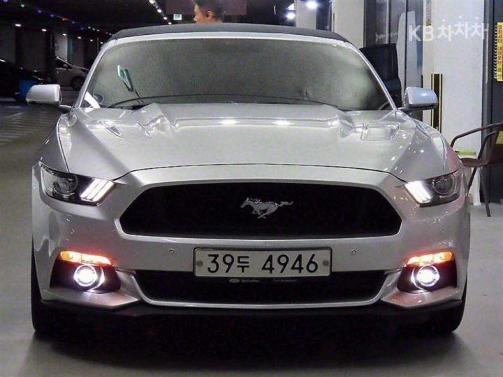 Ford Mustang GT Convertible 3