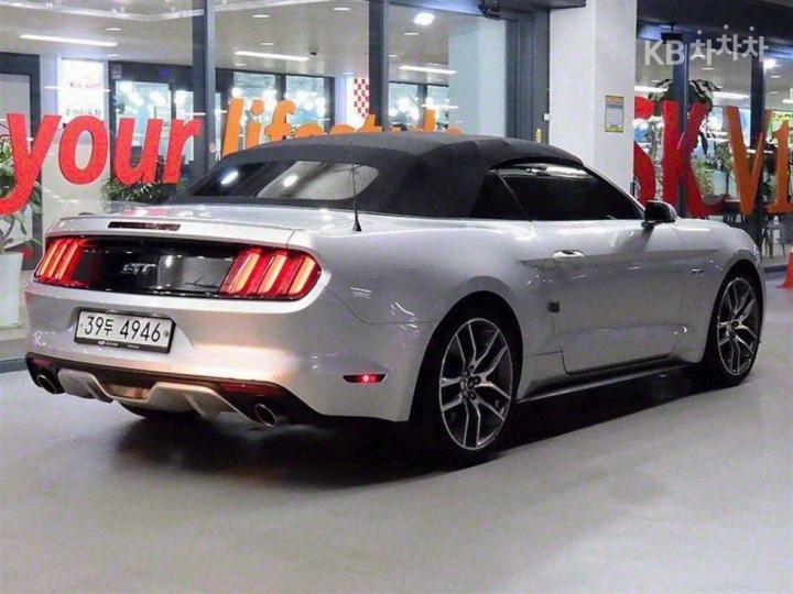 Ford Mustang GT Convertible 5
