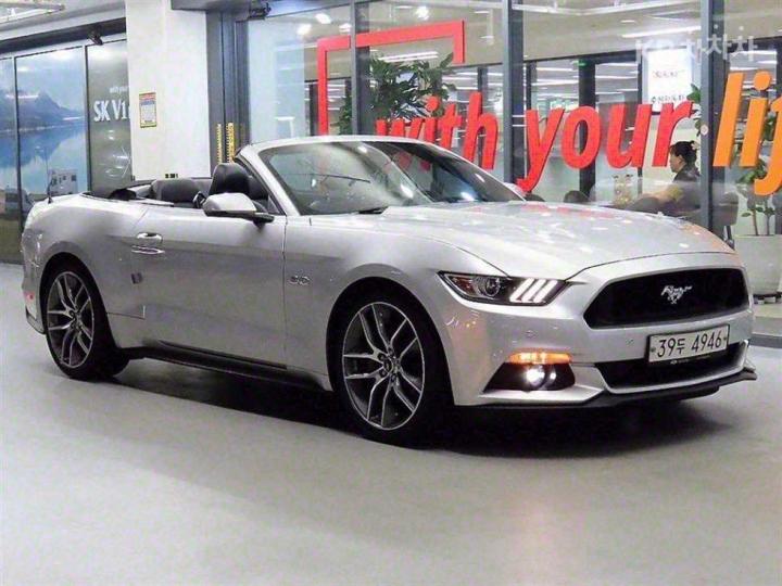 Ford Mustang GT Convertible 7