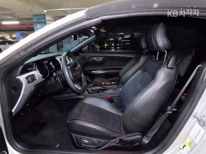 Ford Mustang GT Convertible 9