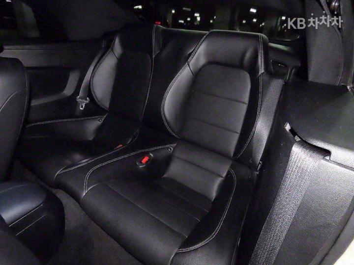 Ford Mustang GT Convertible 10