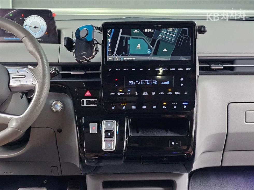 Hyundai Staria — miniaturë 14