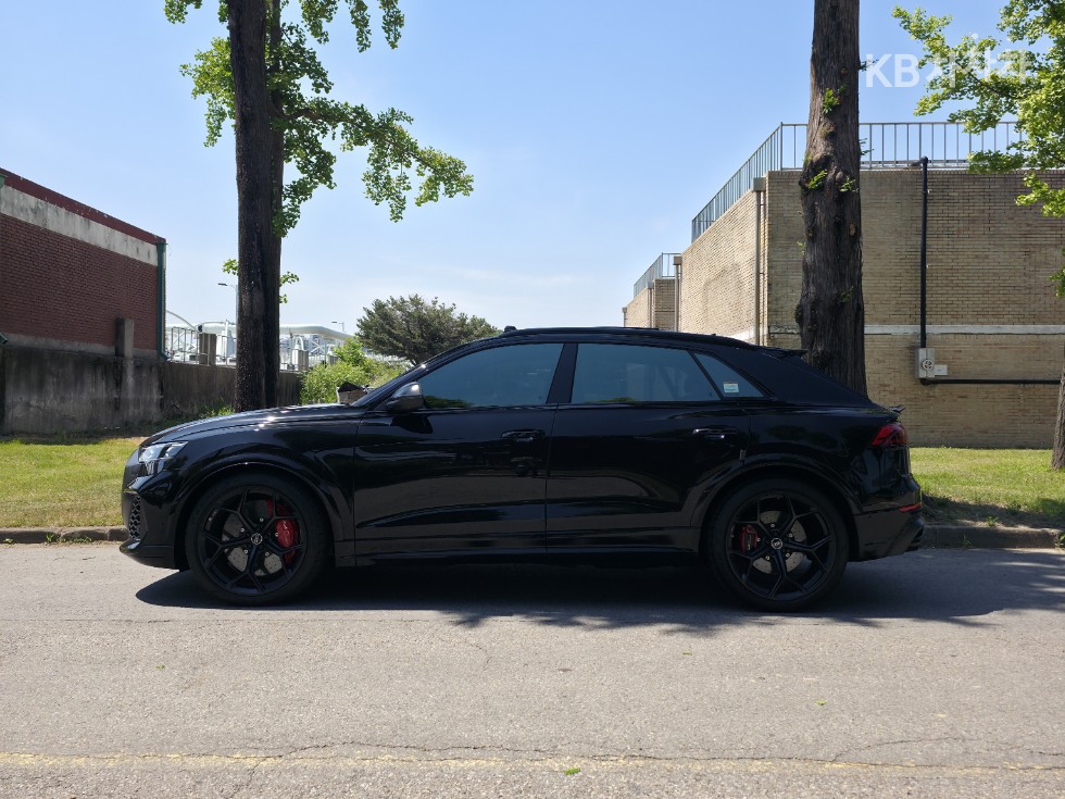 Audi RS Q8 — miniaturë 3