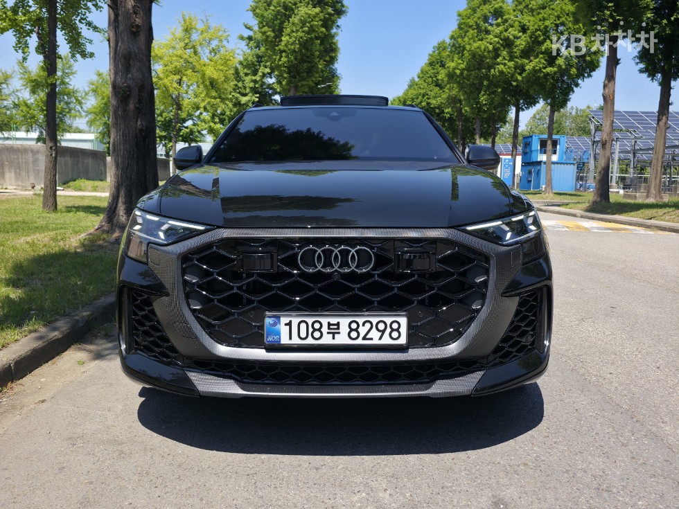 Audi RS Q8 — miniaturë 2