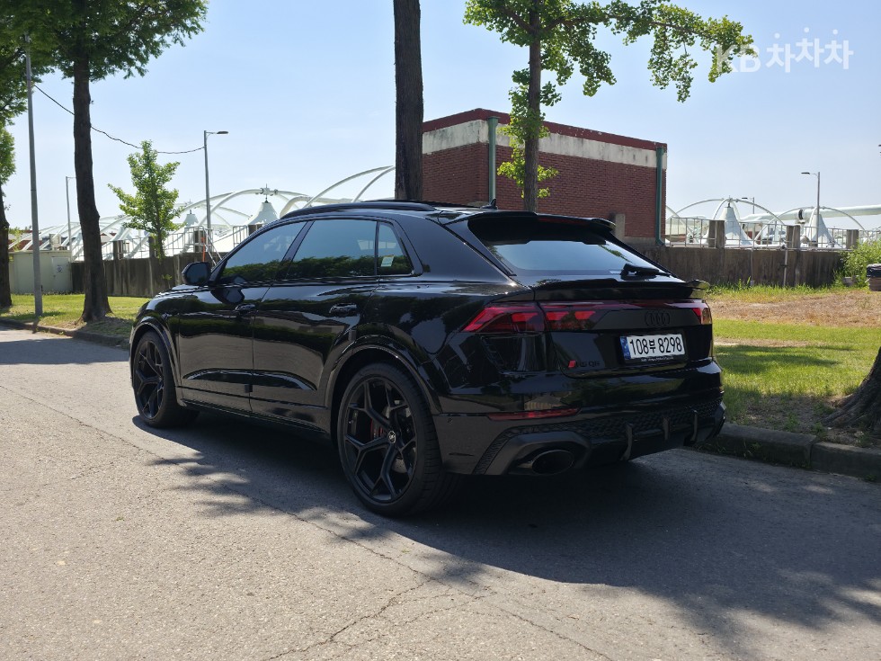 Audi RS Q8 — miniaturë 5
