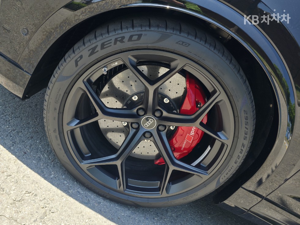 Audi RS Q8 — miniaturë 10