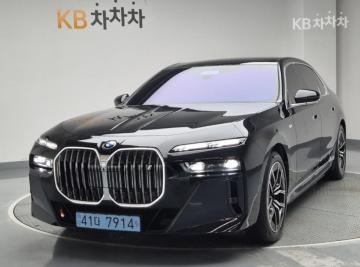 BMW i7 eDrive 50 — foto 1