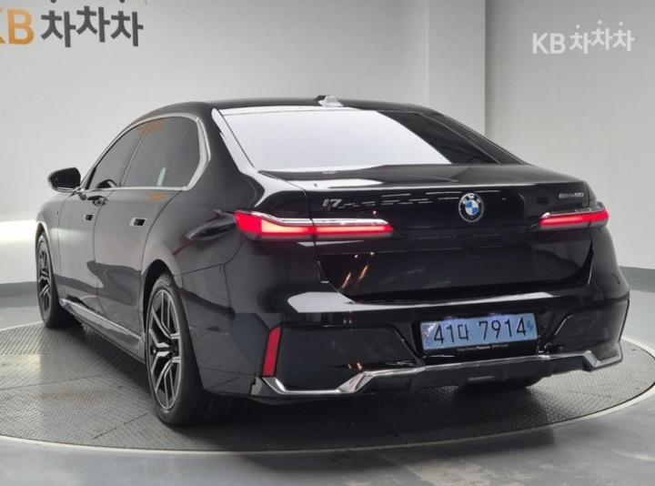 BMW i7 eDrive 50 M Sport 3