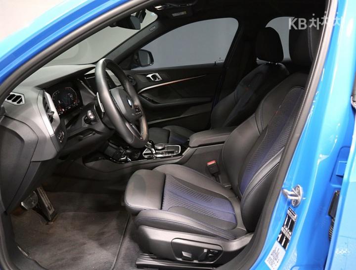 BMW 1 Series F40 120i M Sport 10