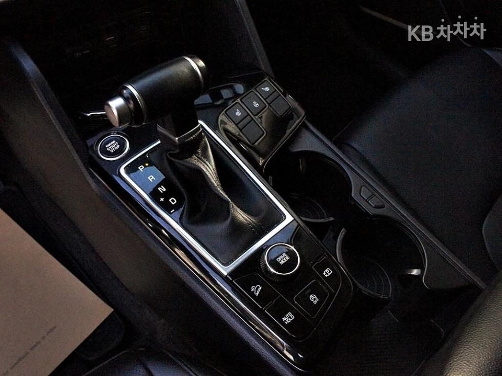 2023 - kia sportage