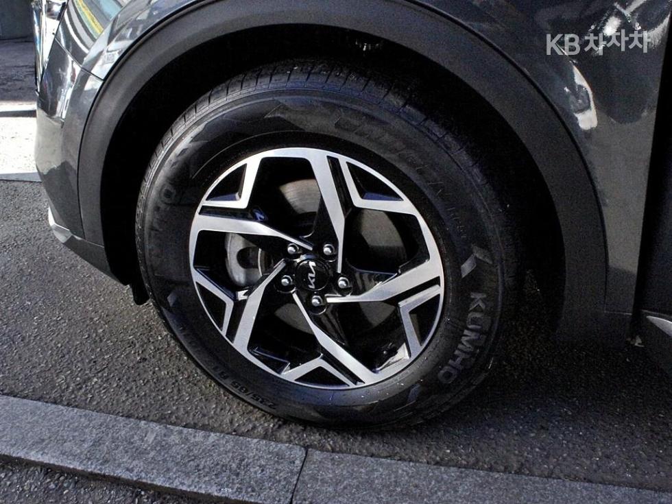 2023 - kia sportage