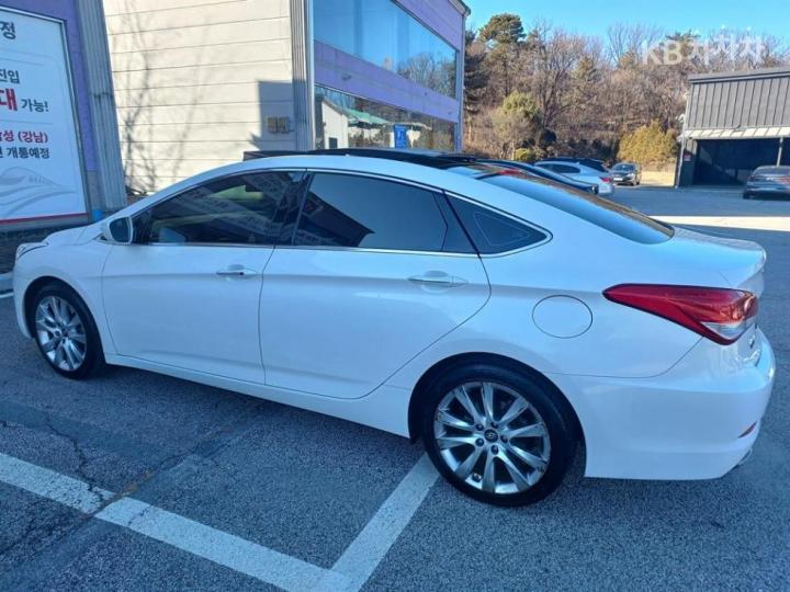 Hyundai i40 Saloon 2.0 GDI MODERN 9