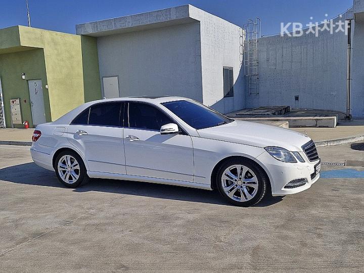 Mercedes-Benz E-Class New E220 CDI Avantgarde W212 4