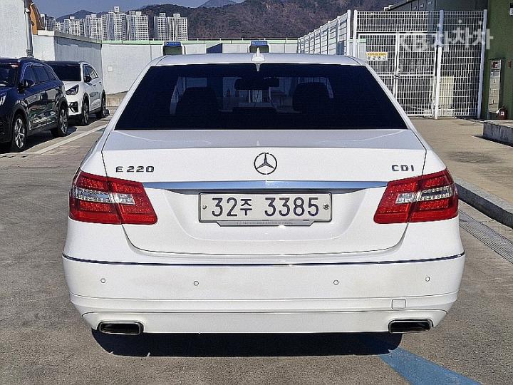 Mercedes-Benz E-Class New E220 CDI Avantgarde W212 5