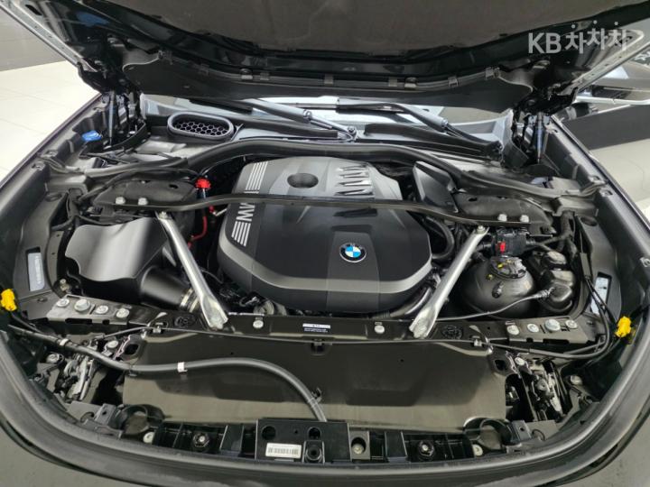 BMW 7 Series G70 750e xDrive M Sport Executive 5