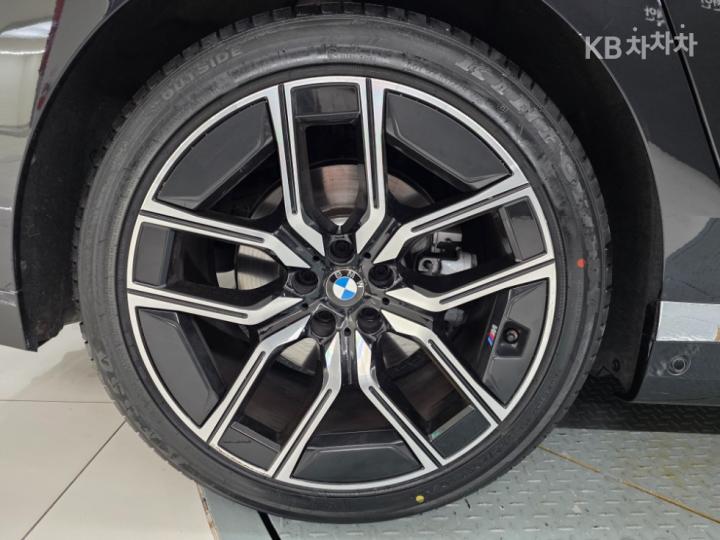 BMW 7 Series G70 750e xDrive M Sport Executive 6