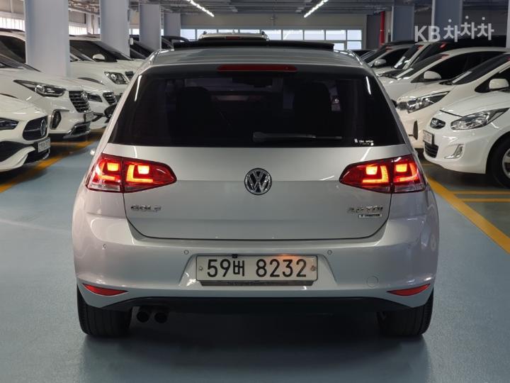 Volkswagen Golf 2.0 TDI MK7 8