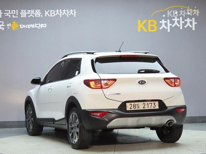 Kia Stonic Gasoline 1.4 MPI Trendy 5