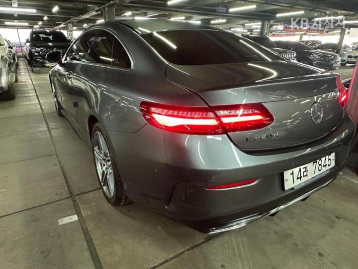 Mercedes-Benz E-Class W213 E220d COUPE 5