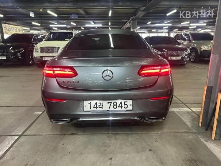 Mercedes-Benz E-Class W213 E220d COUPE 6