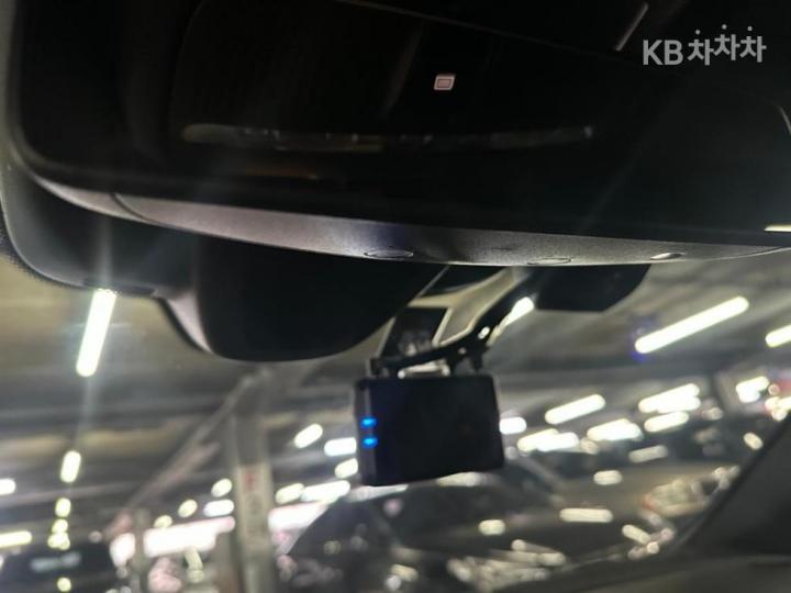 Mercedes-Benz E-Class W213 E220d COUPE 7