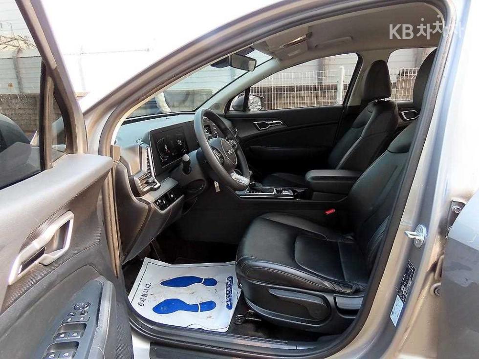 2023 - kia sportage