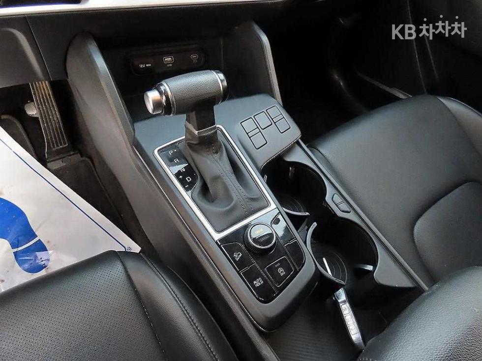 2023 - kia sportage