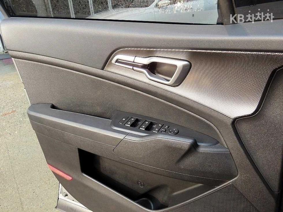 2023 - kia sportage