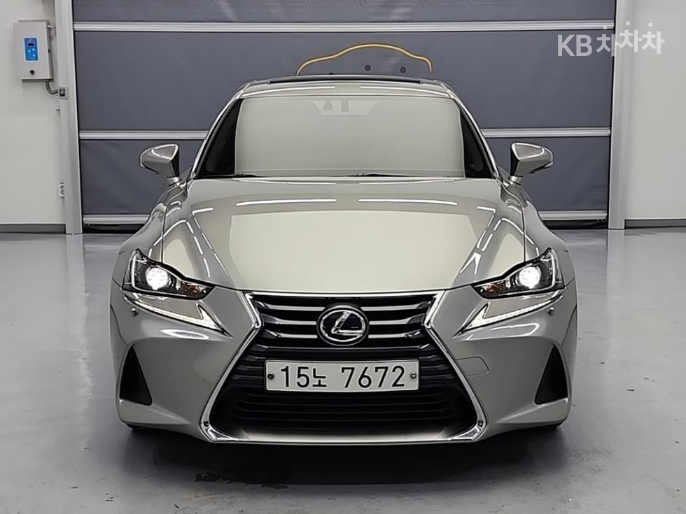 2018 - lexus is
