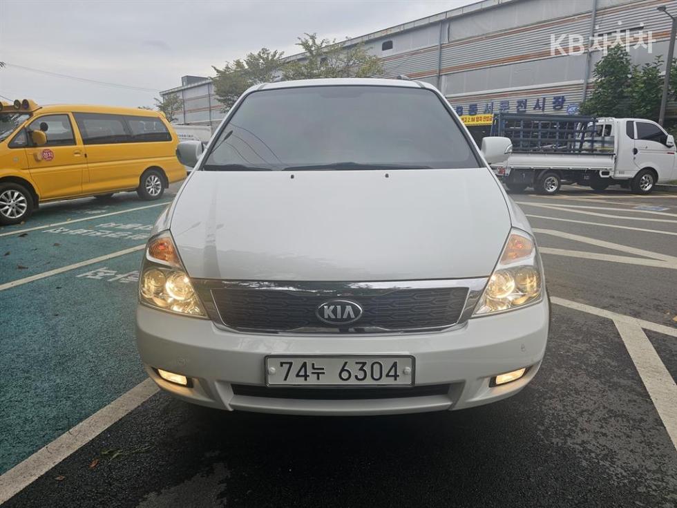 2013 kia carnival