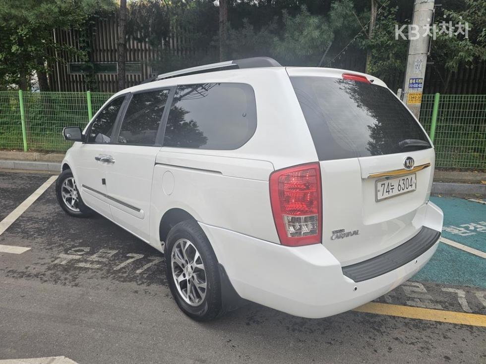 2013 - kia carnival