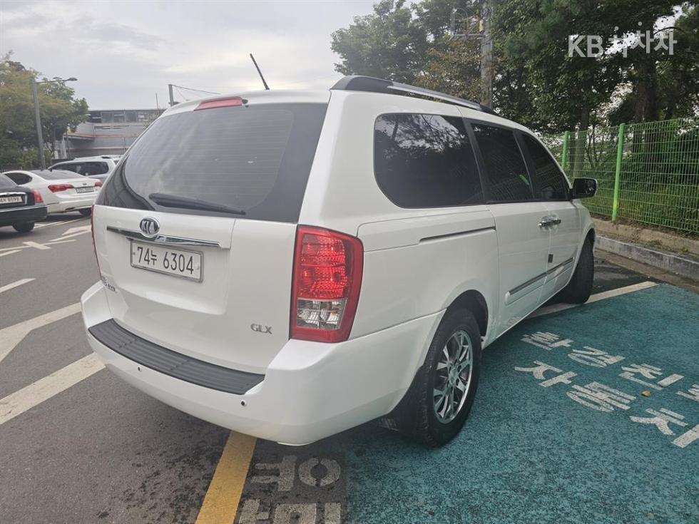 2013 - kia carnival