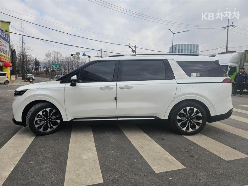 2023 - kia carnival