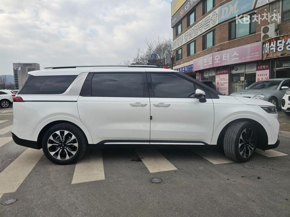 2023 - kia carnival