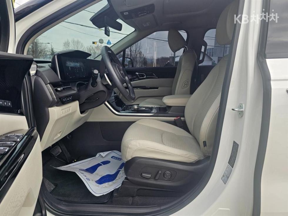 2023 - kia carnival