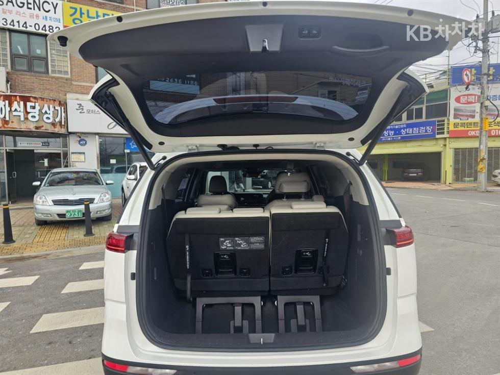 2023 - kia carnival