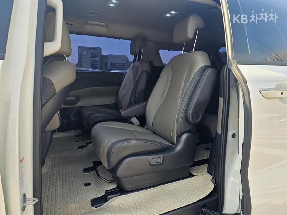 2025 - kia carnival