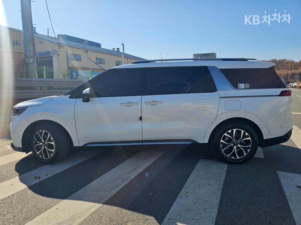 2022 - kia carnival